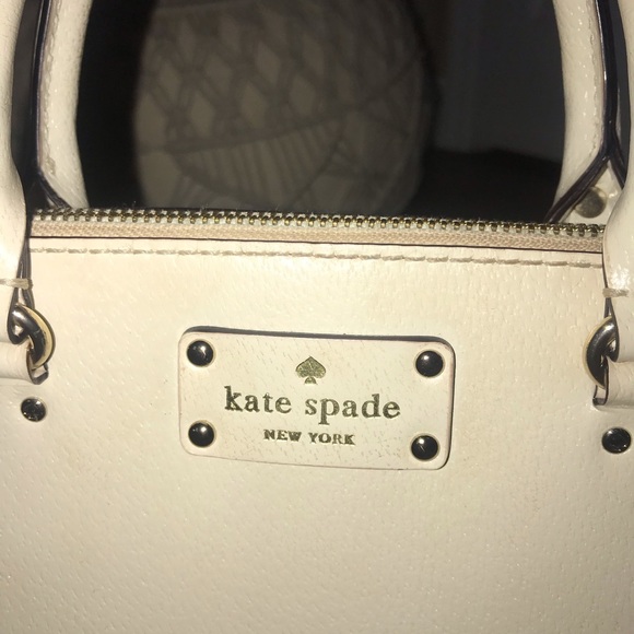 KATE SPADE Like New White Cream Wellesley Purse - Picture 3 of 7